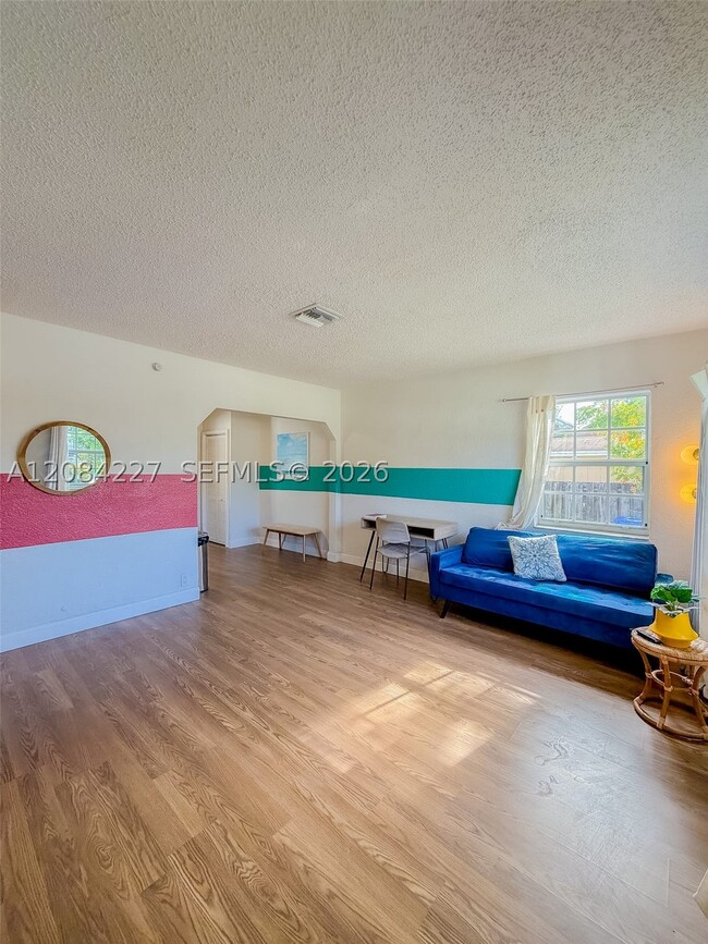 Photo - 2740 Dewey St