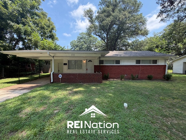 Building Photo - Charming 3BR/2BA East Memphis Home | 1,795 Sq Ft, Hardwood Floors & Fireplace