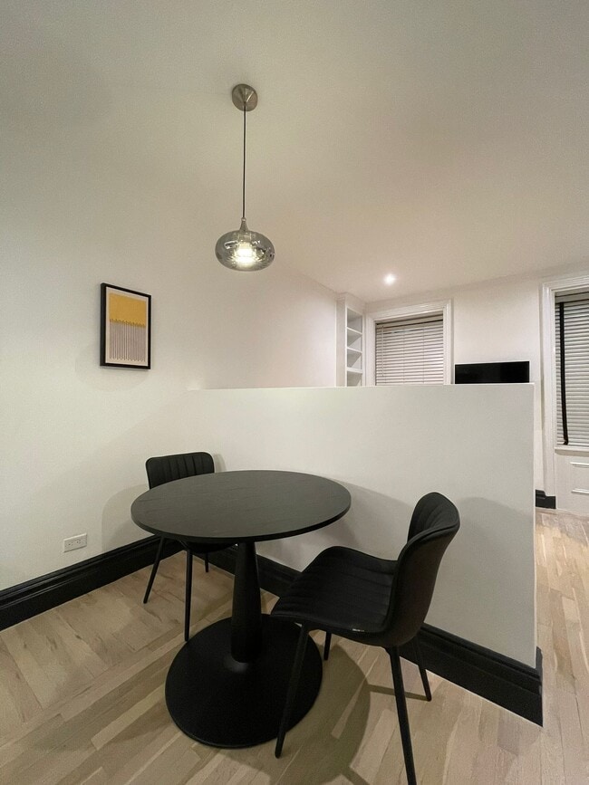 Photo - 115 E 37th St