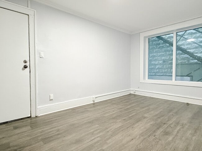 Photo - 524 Pitt St W Unit 104