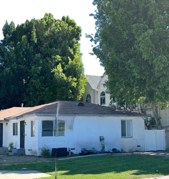 13924 Victory Blvd - 13924 Victory Blvd