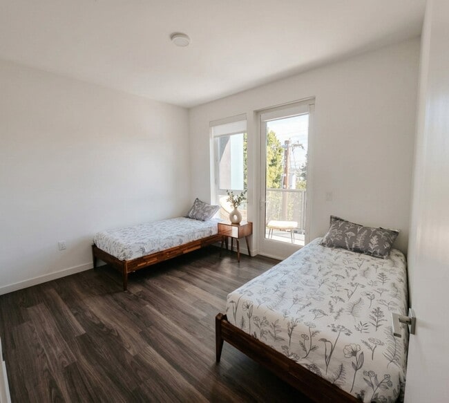 Photo - 18900 Parthenia St Unidad 112