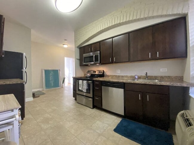 Cocina renovada con encanto histórico vintage - Apartamento de 2 habitaciones - 2849 N Orchard