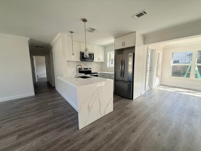 Photo - 442 SW 14th Ct