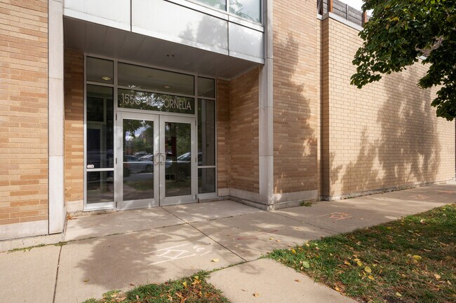 Photo - 1550 W Cornelia Ave Unit 403