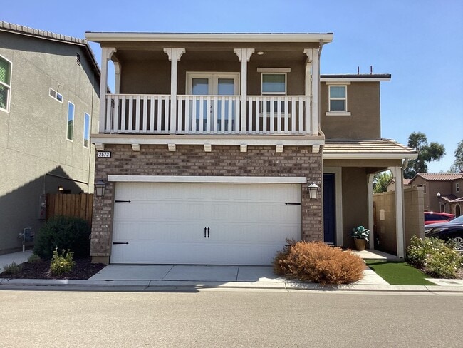 Building Photo - 2573 Daisy Dr