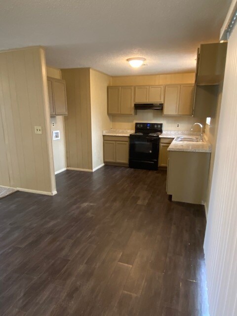 Photo - 653 N Genevieve Ave