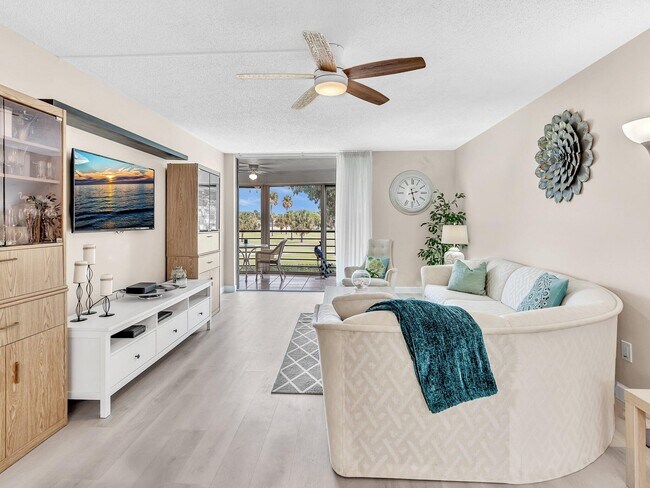 Photo - 23249 Barwood Ln N Unidad 205