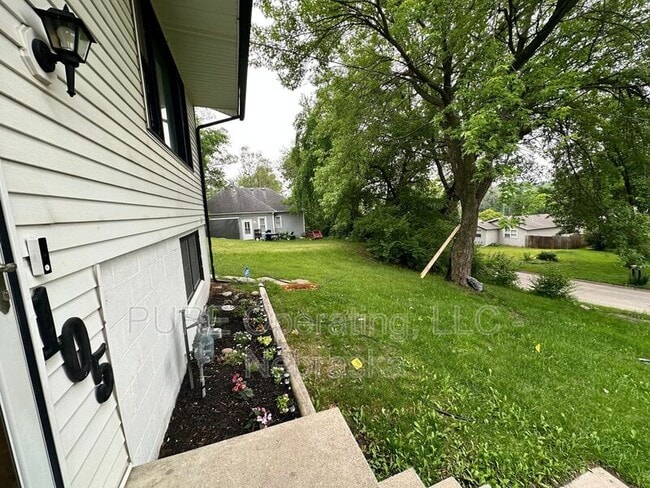 Photo - 105 N Elm St