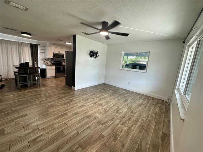 Photo - 2781 Fulford St