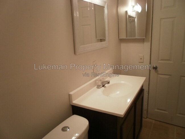Photo - 932 S Park St Unit 930 2