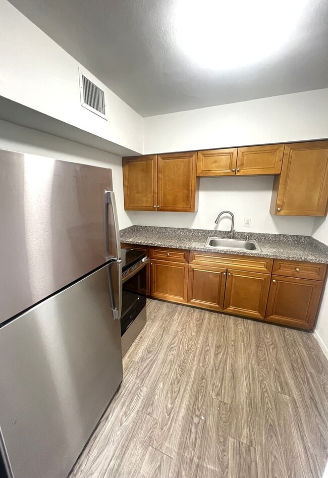 Photo - 2720 Shipping Ave