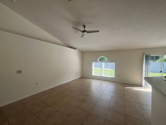 Photo - Beautiful Home with Spacious backyard