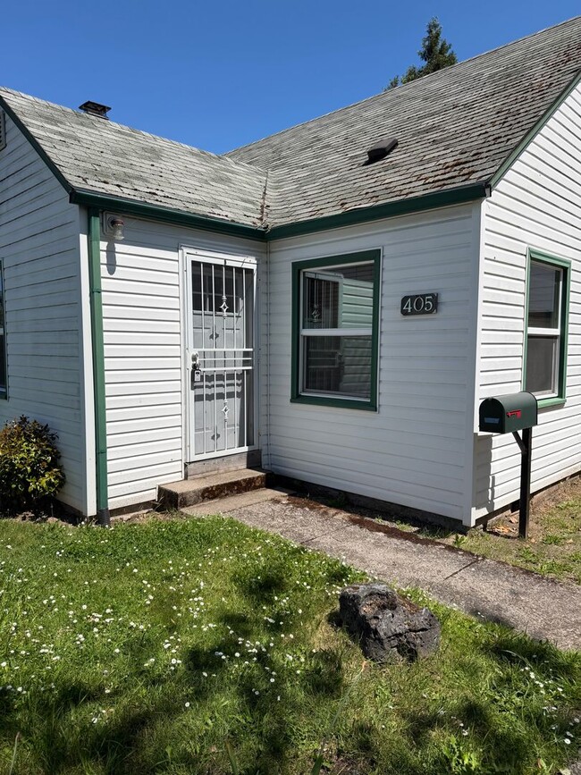 Photo - Large updated 2 bedroom 1 bathroom house in Springfield!