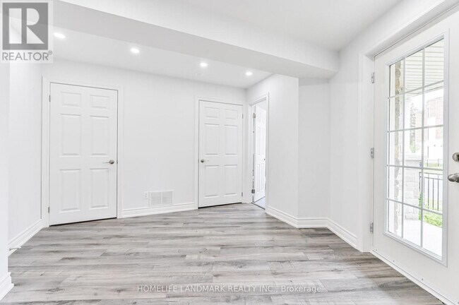 Photo - 154 Roy Grv Wy