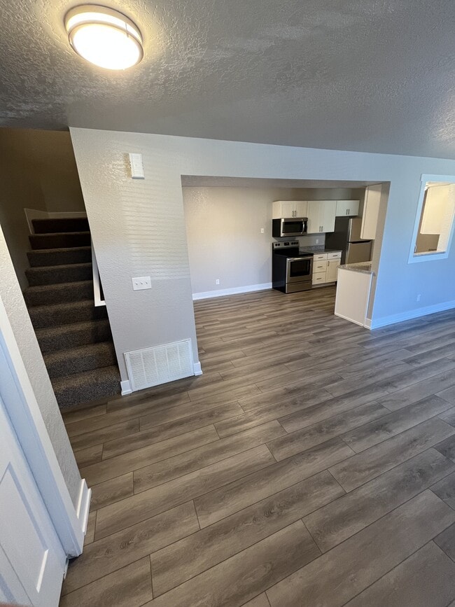 Photo - 2852 Green Meadow Dr