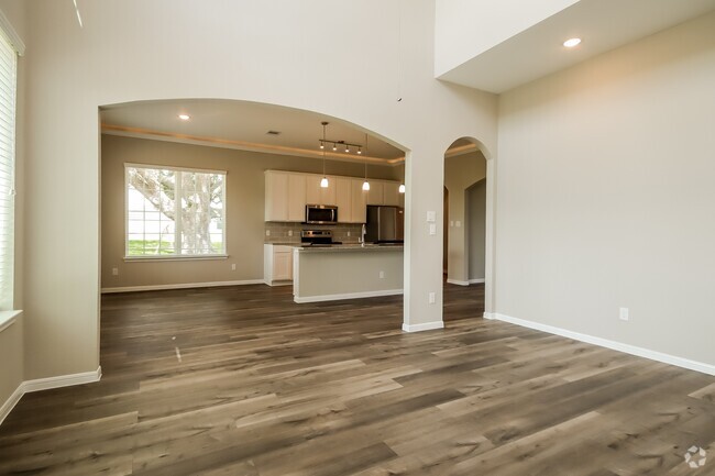 Building Photo - The Oaks at Suncreek Estates Rental