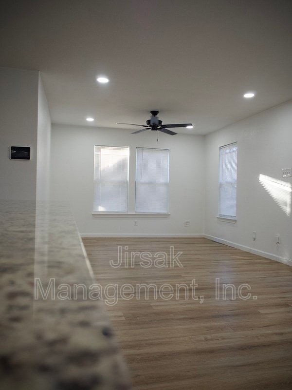 Photo - 2217 W Kaufman St