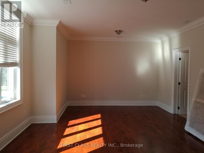 Photo - 58 Paisley Blvd E