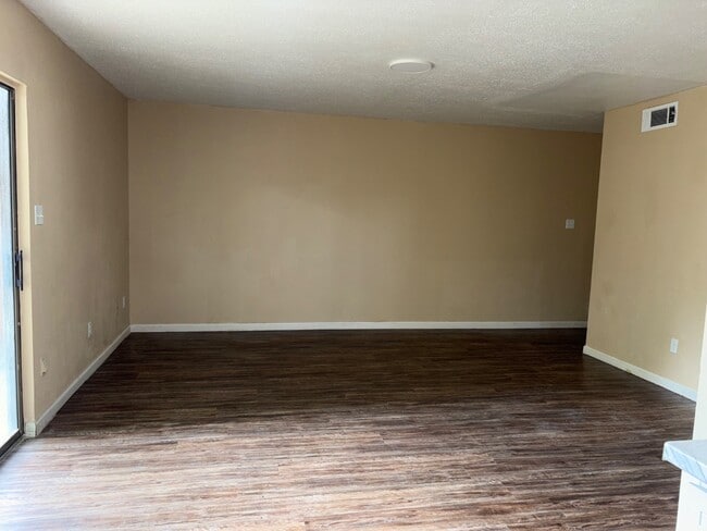 Photo - 1908 Meadowgreen Dr