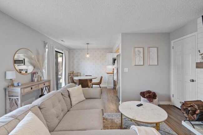 Photo - 5841 Brentwood Trce Unidad 5841