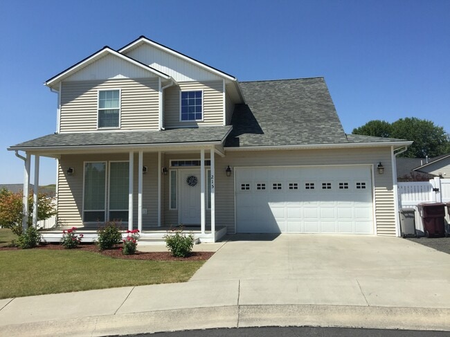 Photo - 215 Sanna Ct