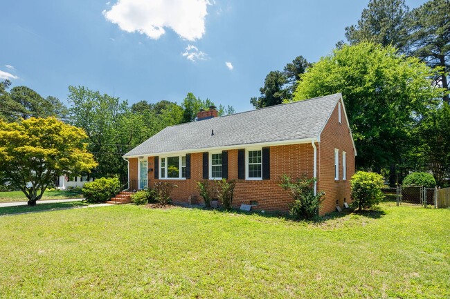 Photo - Beautiful 2 Bedroom Corner Lot of Park Ave! ***Available Late June 2026***