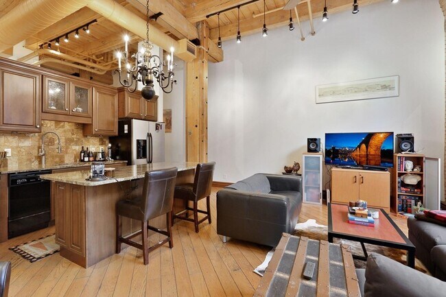 Photo - 400 N 1st St