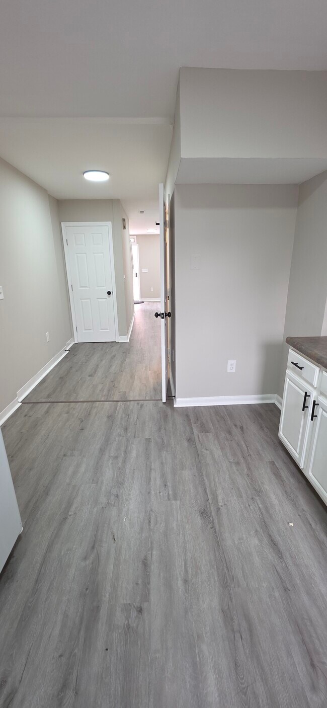 Photo - 121 N Bradford St