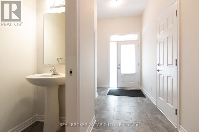 Photo - 1022 Kijik Cres