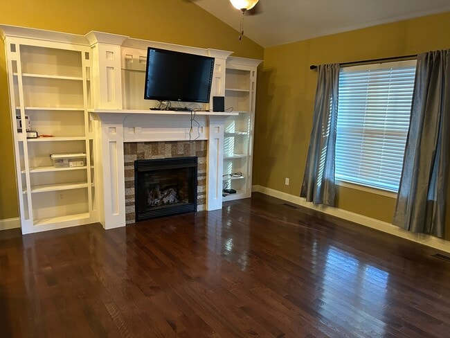 Photo - 1166 Stonegate Cir NW