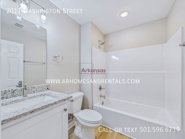 Photo - 2011 Washington St