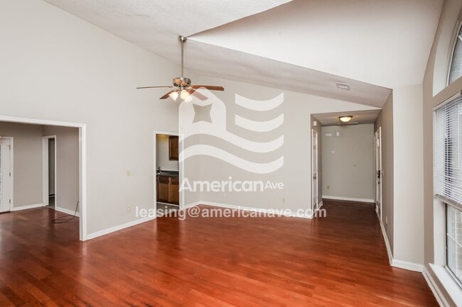 Photo - 128 Winslow Way