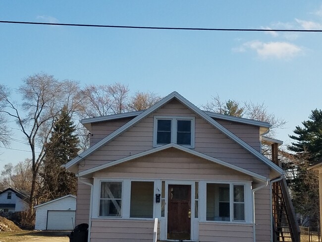 Upper Unit - 611 Lawn Drive Unit Apartment #2/Upper