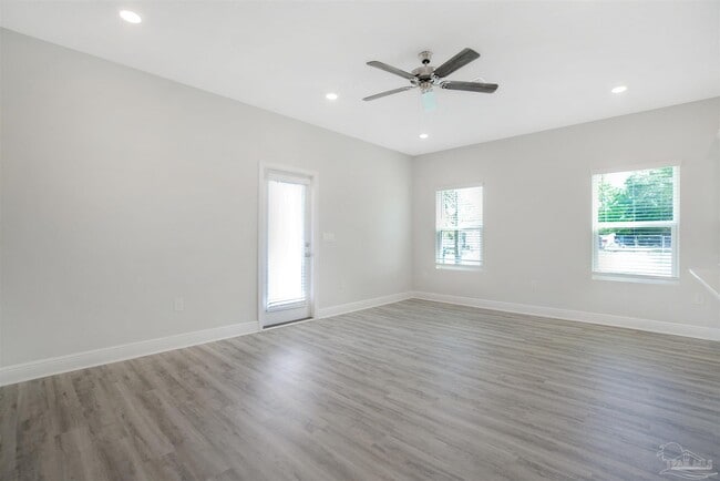 Photo - 7104 Cedar Grv Wy