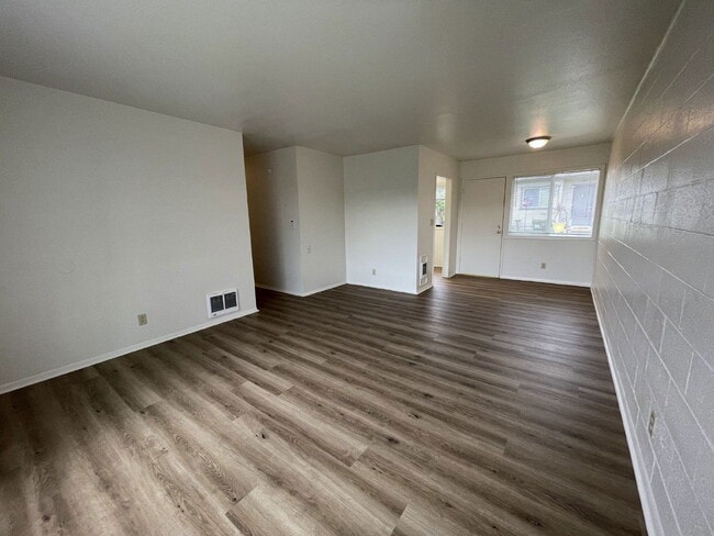 Photo - 803 NE Alameda Ave