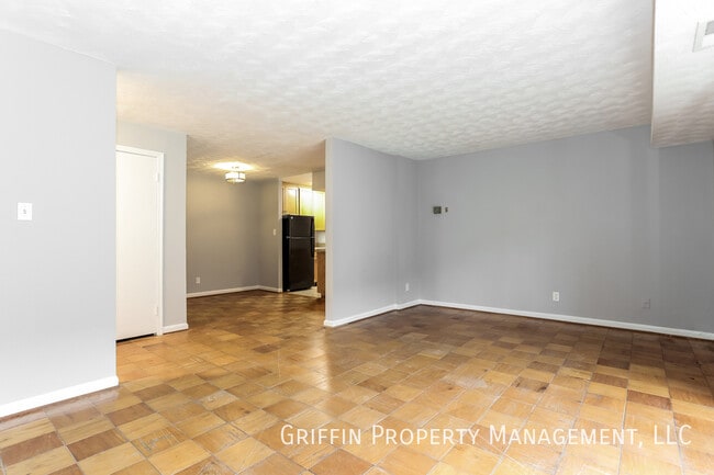 Photo - 6000 Westchester Park Dr