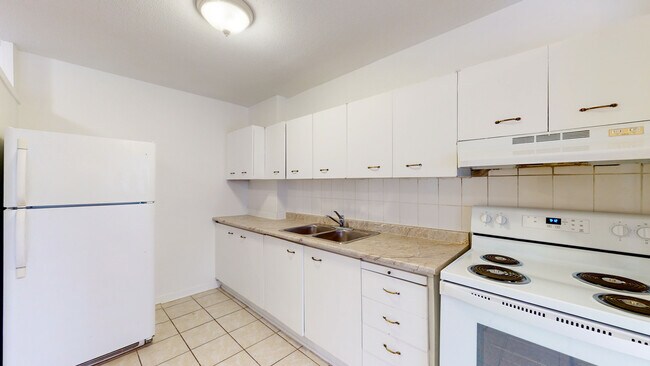 Photo - 60 Daly Avenue – Canadiana Apartments