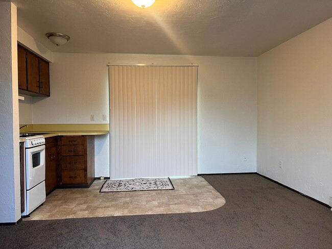 Building Photo - OWN858 Unit 2071 S. 2ND ST #B