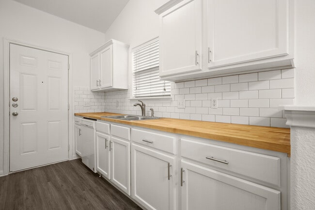 Photo - 6337 Florencia Ln