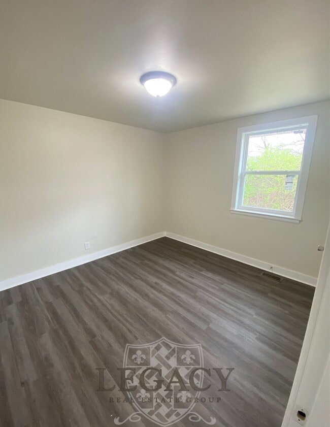 Photo - 7104 White Oak Dr