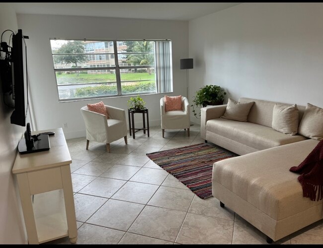 Building Photo - 4806 NW 36th St Unit Rudy Rental