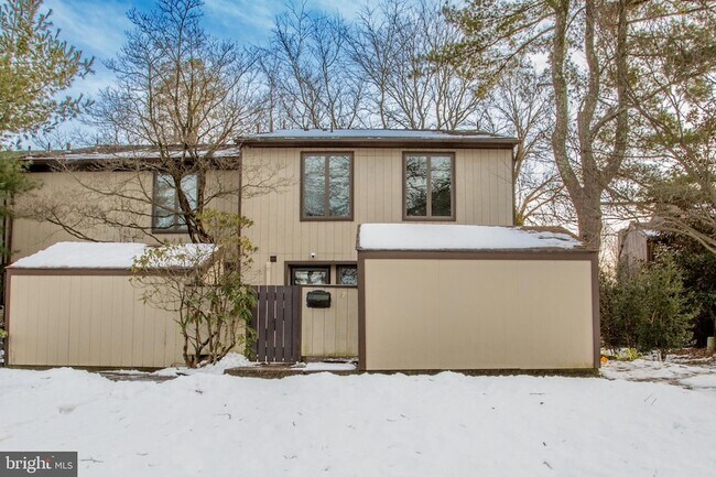 Building Photo - 17 Eden Roc