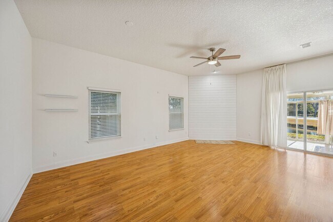 Photo - 3447 Heron Dr N