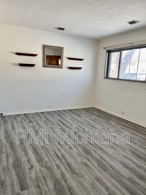 Photo - 909 W Donaldson Ave