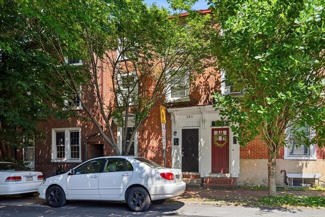 Building Photo - 203 W Union St