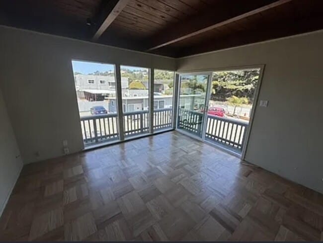 2562 Francisco Blvd