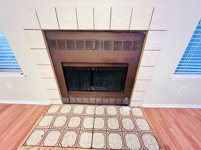 Photo - 5048 Spencer St