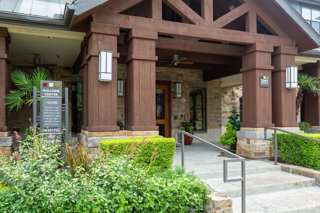 Oficina de arrendamiento - Fitzhugh Urban Flats