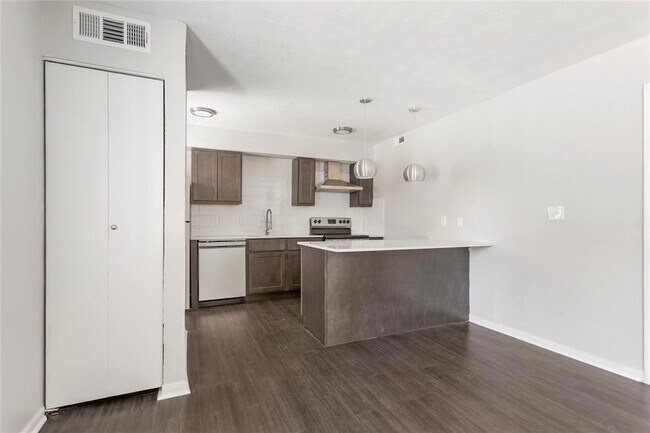 Photo - 2810 Dorchester Dr Unit 23